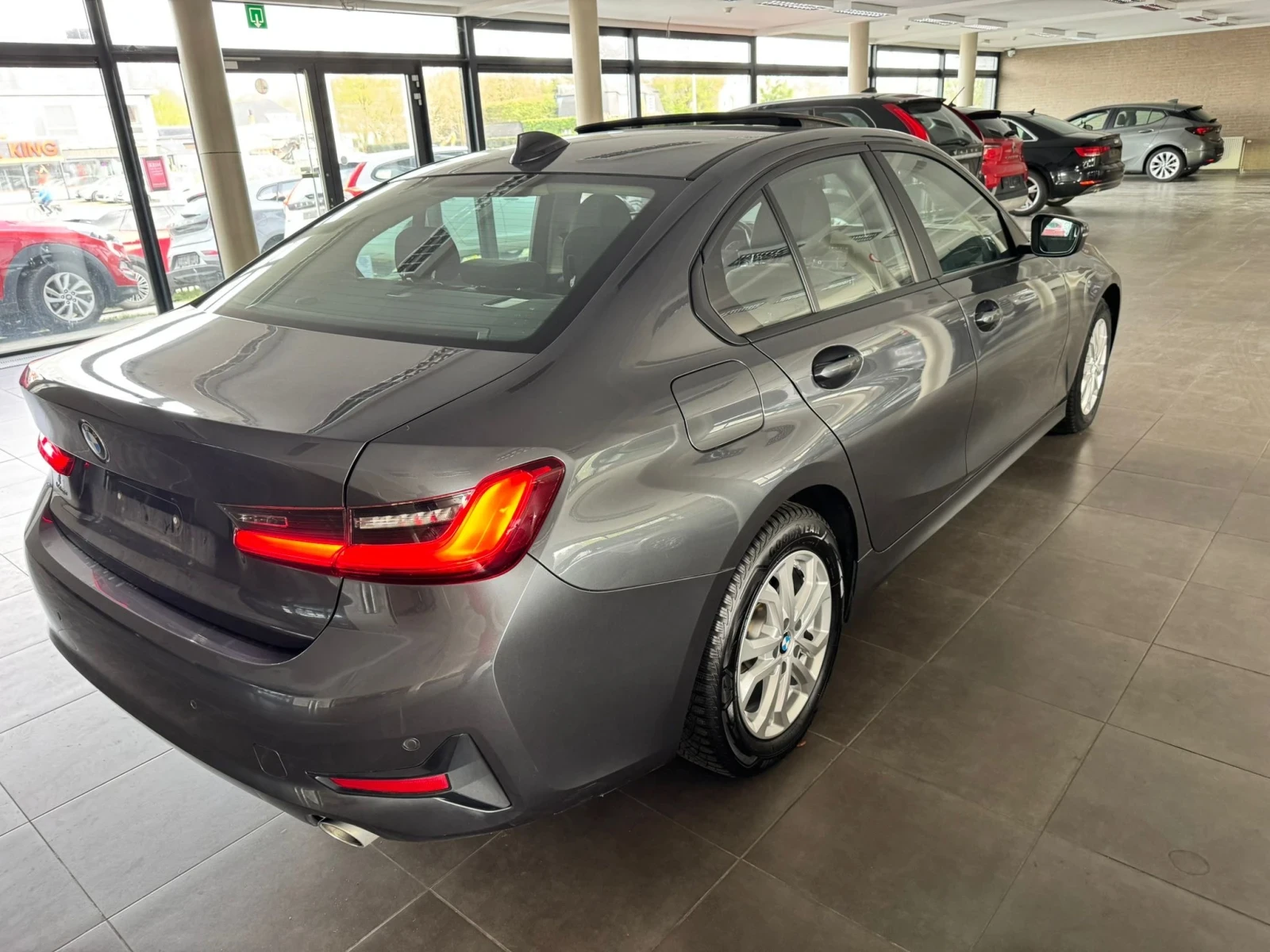 BMW 318, снимка 5 - Автомобили и джипове - 54183739