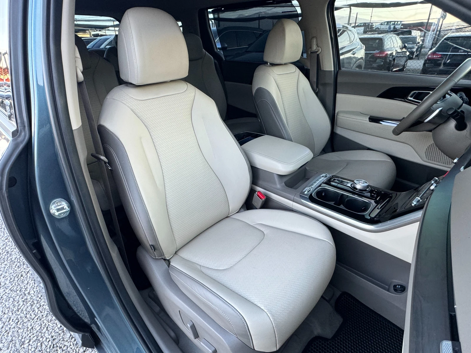 Kia Carnival 2.2 CRDi ! 8+ 1 ! Noblesse ! | Mobile.bg � ����������� 10