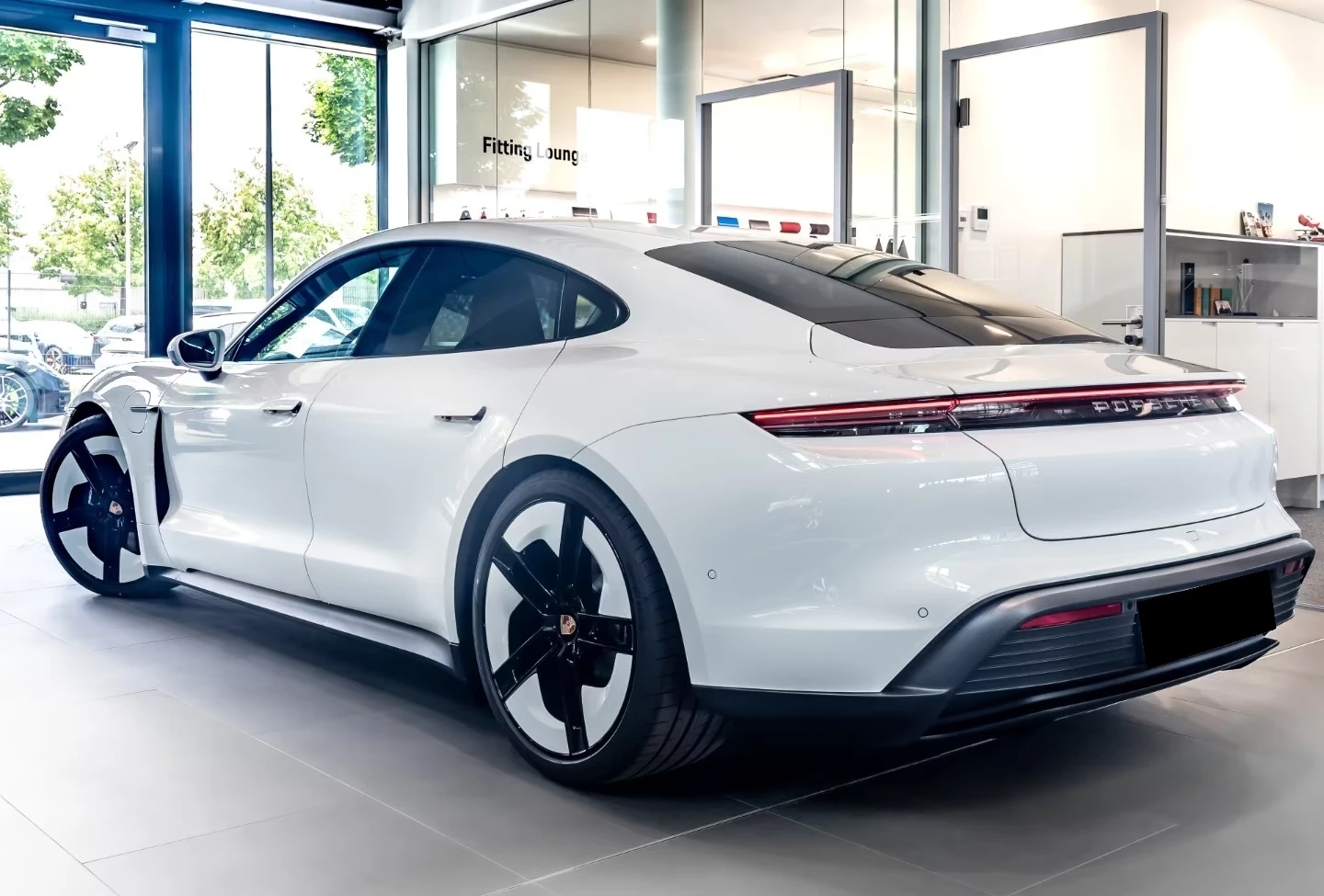 Porsche Taycan 4 SPORT-DESIGN BOSE MATRIX, снимка 3 - Автомобили и джипове - 54633139