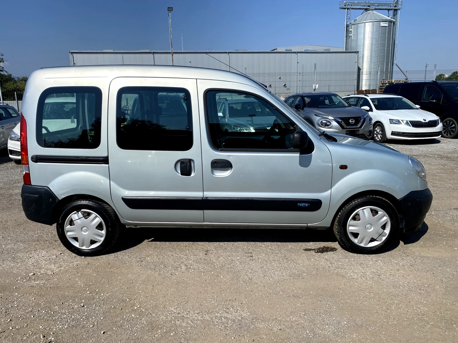 Renault Kangoo 1.2i 16v 4+ 1�. �������� Italy | Mobile.bg � ����������� 2