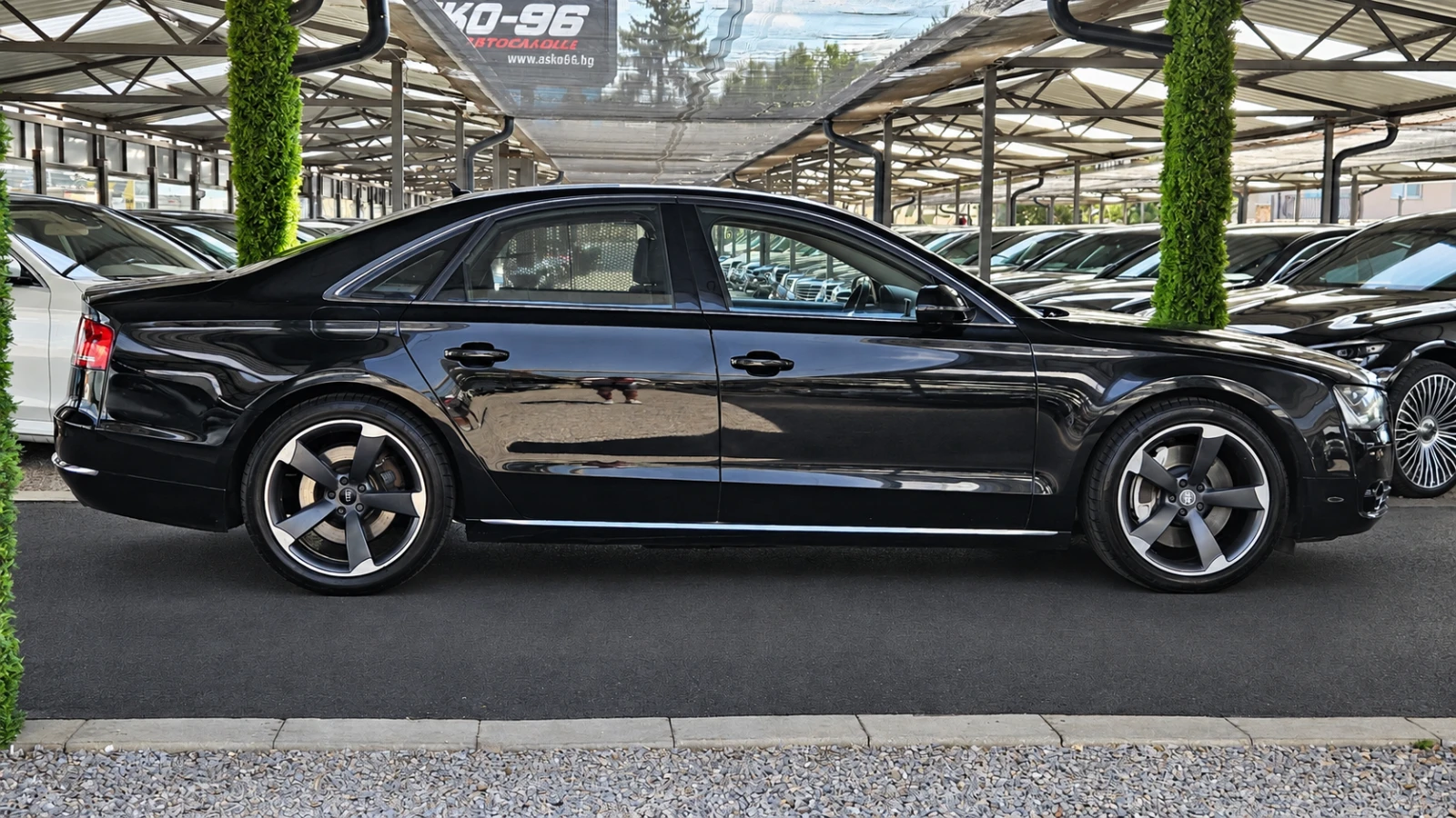 Audi A8 4.2TDI/ТV/DISTR/МАСАЖ/NIGHT/ОБДУХ/BOSE/АMBIENT/LIZ, снимка 4 - Автомобили и джипове - 55528340