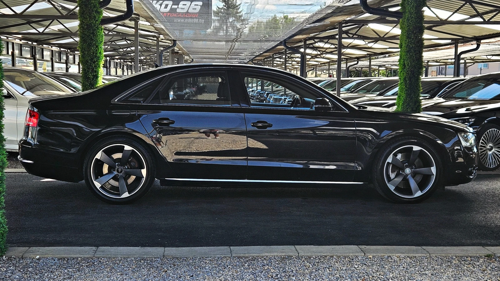 Audi A8 4.2TDI/ТV/DISTR/МАСАЖ/NIGHT/ОБДУХ/BOSE/АMBIENT/LIZ, снимка 4 - Автомобили и джипове - 55528340
