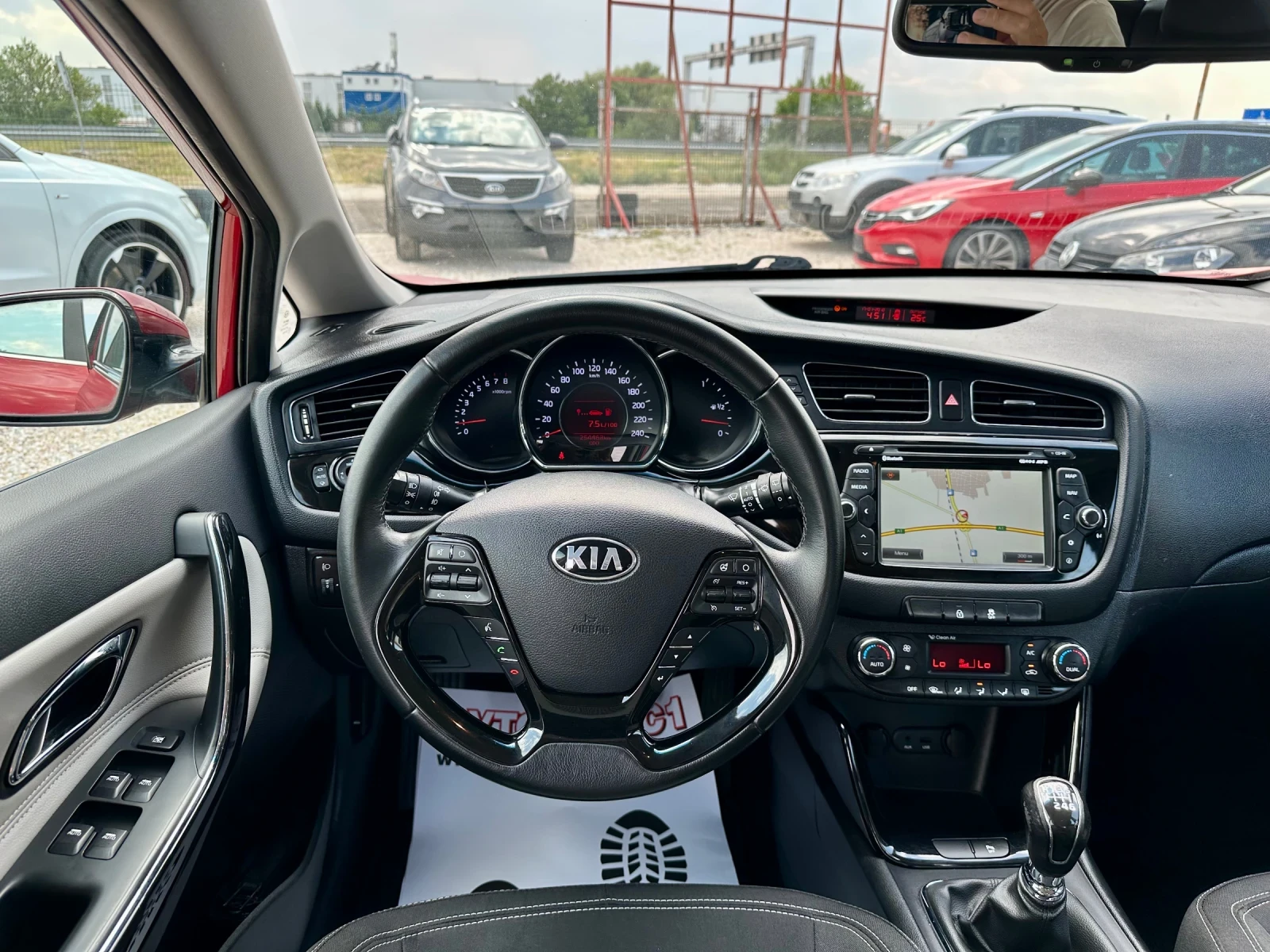 Kia Ceed 1.6бензин 135кс, снимка 13 - Автомобили и джипове - 55598935
