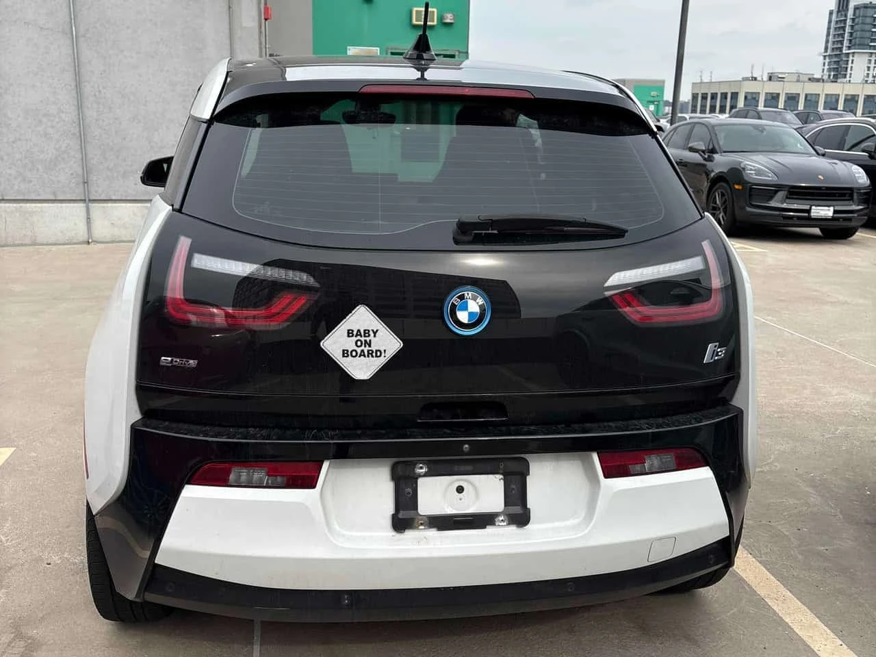 BMW i3 4dr HB w/Range Extender  CARFAX | Mobile.bg � ����������� 4