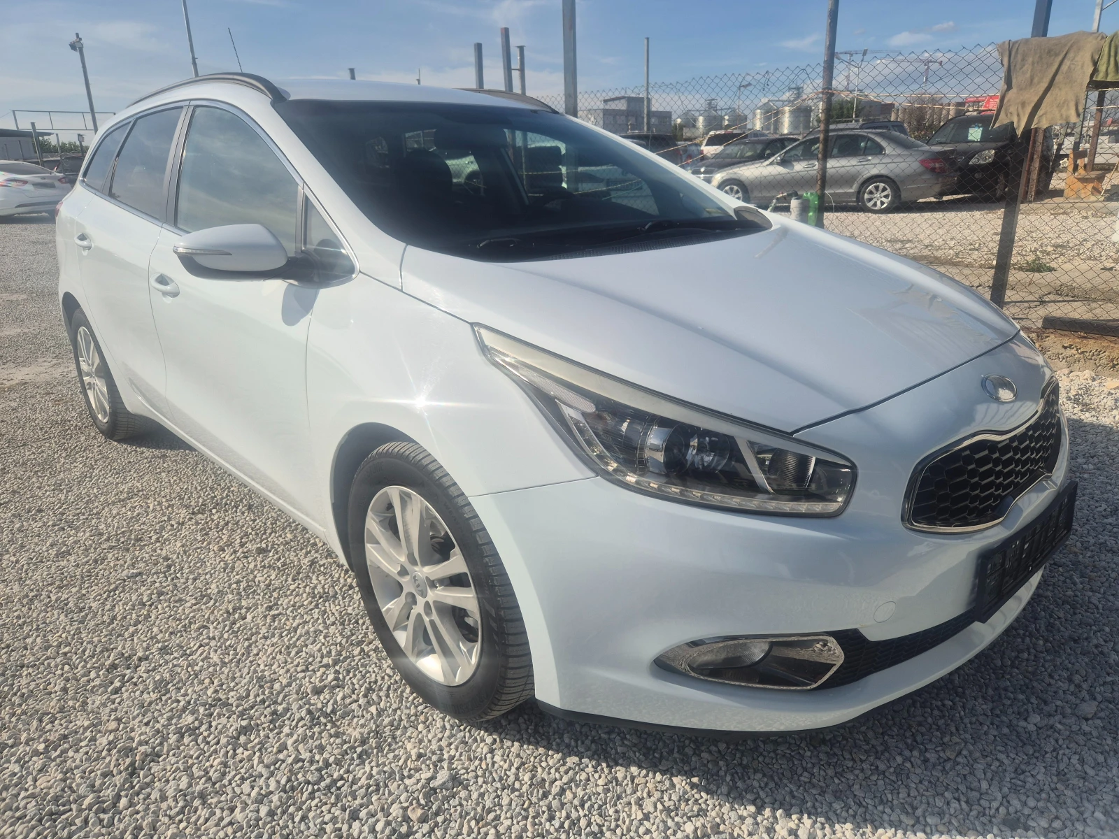 Kia Ceed, снимка 3 - Автомобили и джипове - 56431236