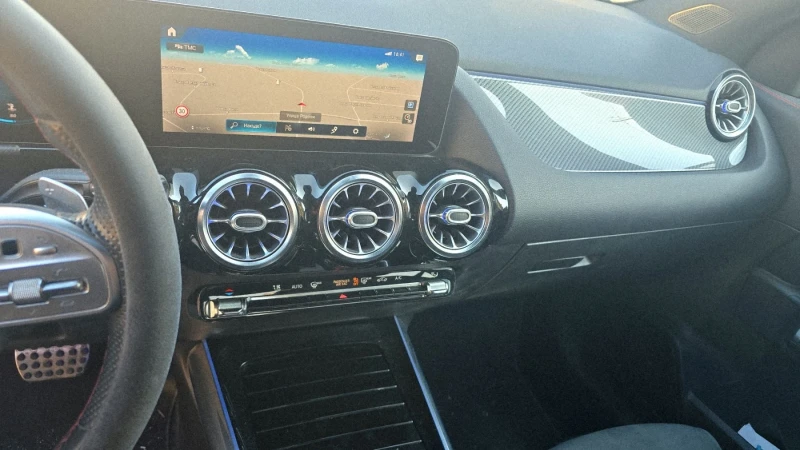 Mercedes-Benz GLA 250 Автоматична, снимка 13 - Автомобили и джипове - 52881966