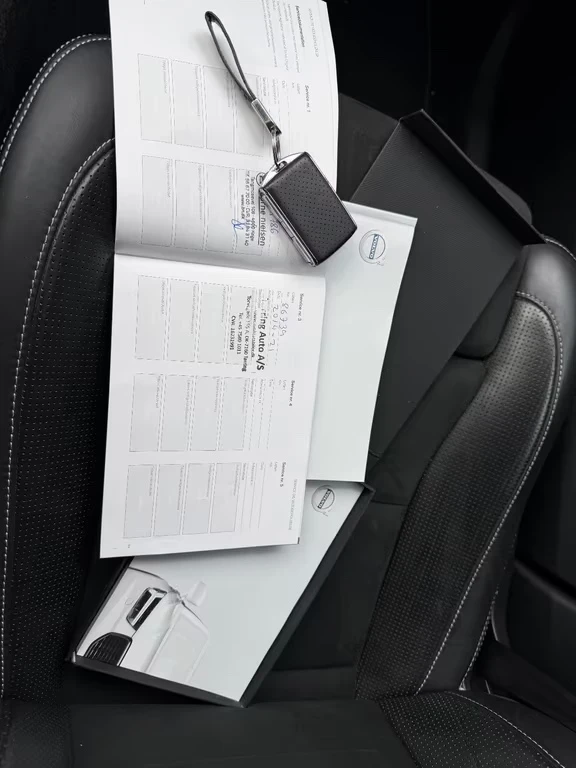 Volvo XC40  XC40 R Design AWD 2.0d Aut. 190ps DK - изображение 10