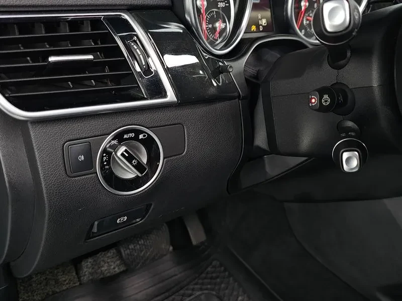 Mercedes-Benz GLE D 4Matic, снимка 16 - Автомобили и джипове - 56369687