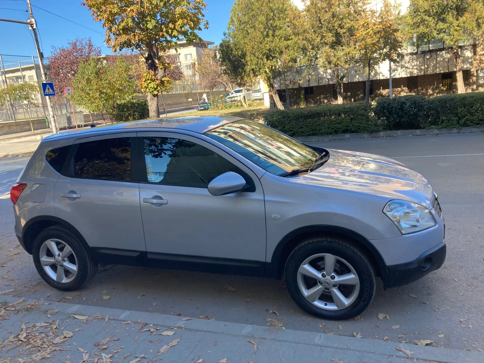 Nissan Qashqai 2.0DCI 4x4 AUTOMATIC  - изображение 5