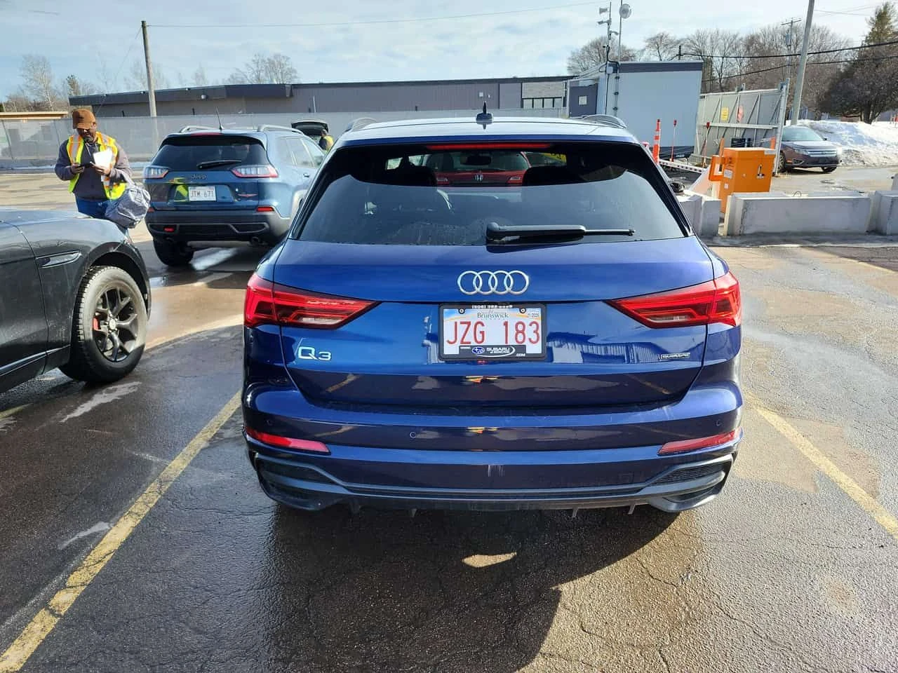 Audi Q3 * TECHNIK * PANO * 360 * CARFAX * ПОДГРЕВИ, снимка 3 - Автомобили и джипове - 54348782