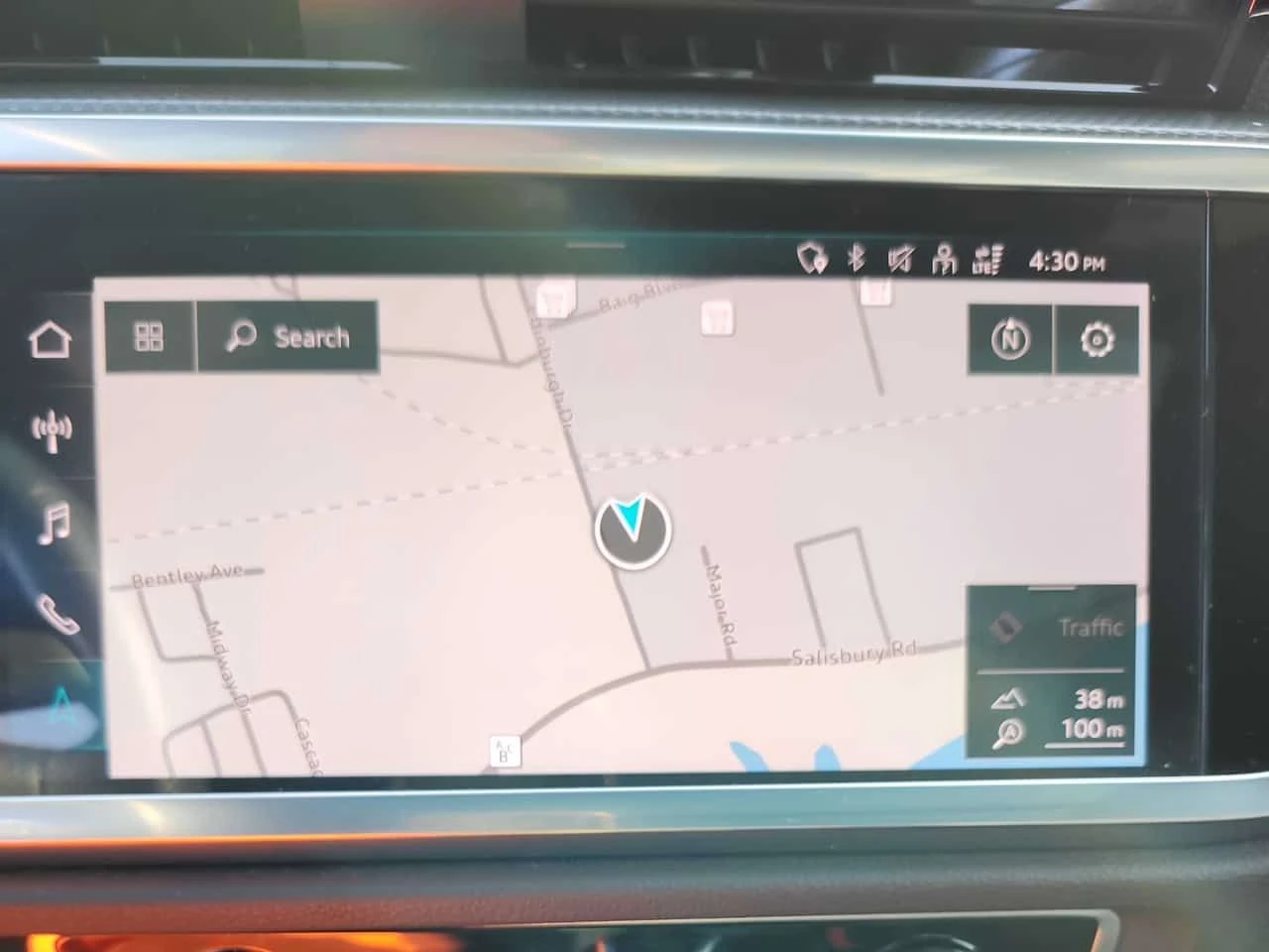 Audi Q3 * TECHNIK * PANO * 360 * CARFAX * ПОДГРЕВИ, снимка 12 - Автомобили и джипове - 54348782