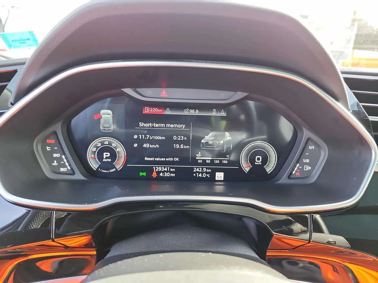 Audi Q3 * TECHNIK * PANO * 360 * CARFAX * ПОДГРЕВИ, снимка 7 - Автомобили и джипове - 54348782