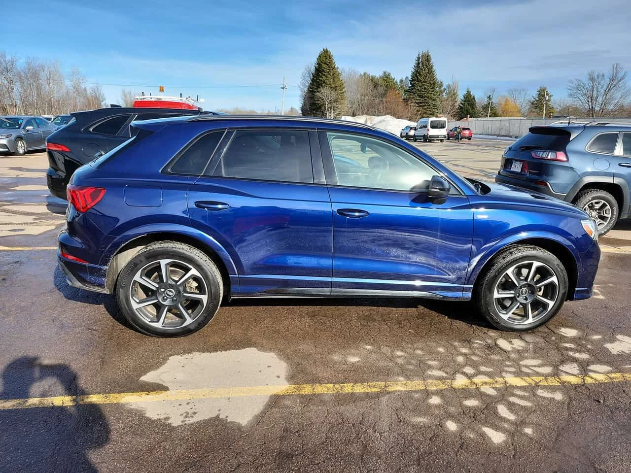 Audi Q3 * TECHNIK * PANO * 360 * CARFAX * ПОДГРЕВИ, снимка 2 - Автомобили и джипове - 54348782