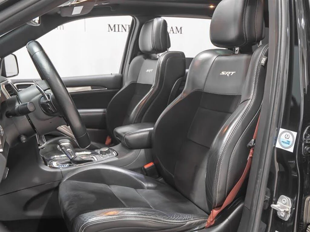 Jeep Grand cherokee SRT* 6.4* HARMAN* ОБДУХ* ДИСТРОНИК* PANO* КРАЙНА Ц, снимка 9 - Автомобили и джипове - 55541272