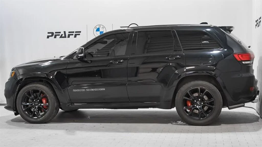 Jeep Grand cherokee SRT* 6.4* HARMAN* ОБДУХ* ДИСТРОНИК* PANO* КРАЙНА Ц, снимка 4 - Автомобили и джипове - 55541272