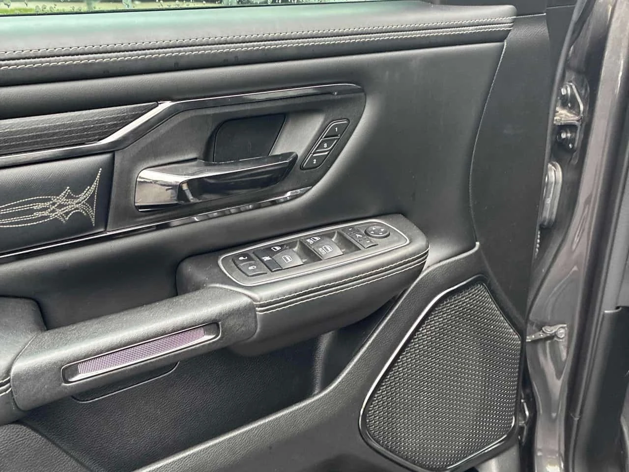 Dodge RAM 1500 * Limited * CARFAX * БЕЗ ПЪРВОНАЧАЛНА ВНОСКА, снимка 11 - Автомобили и джипове - 56332842
