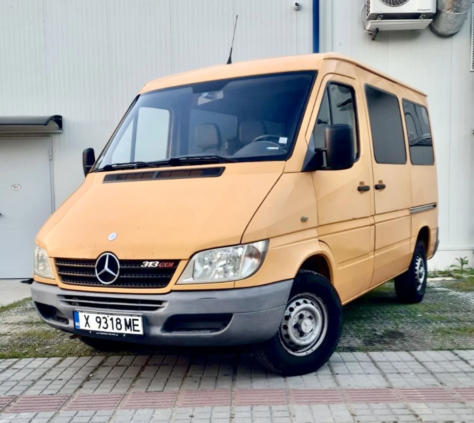Mercedes-Benz Sprinter 313 8+ 1 Климатик Пътнически , снимка 2 - Бусове и автобуси - 55426290