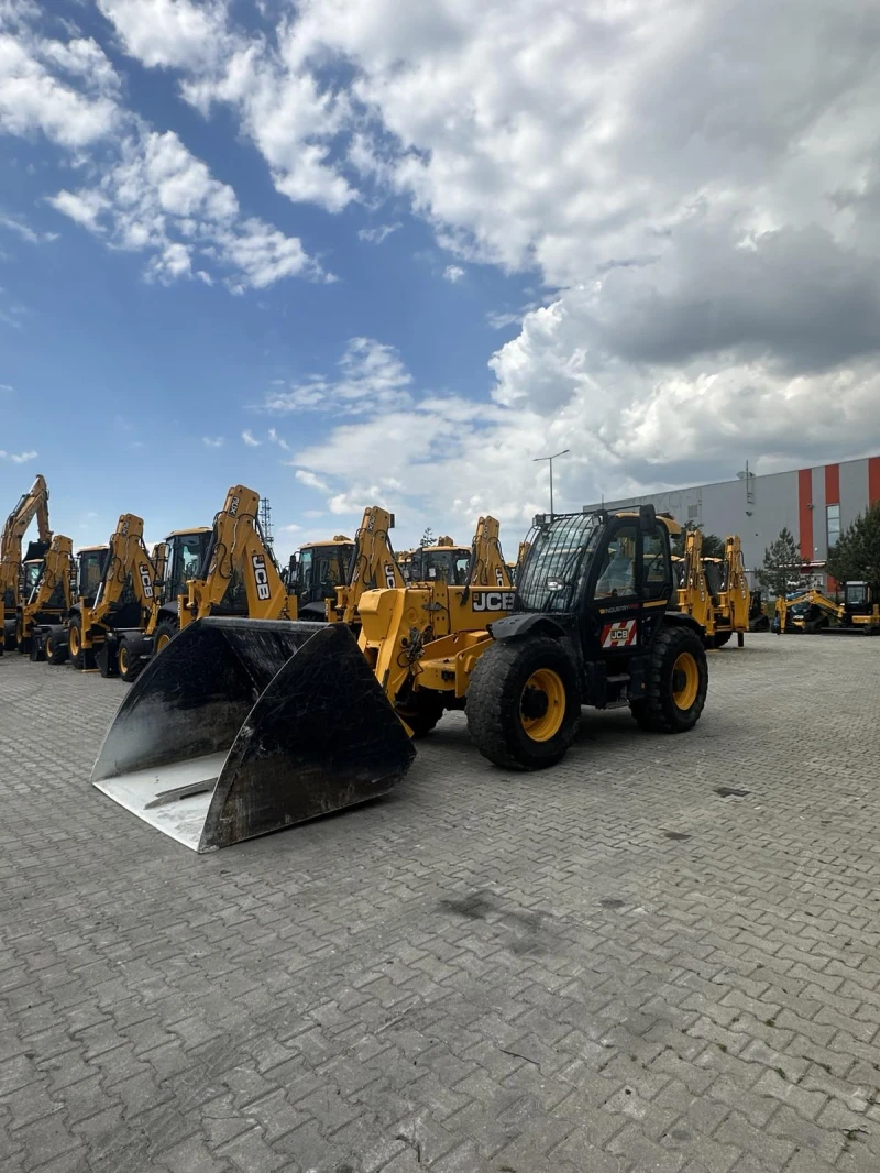 Телескопични товарачи JCB 560-80 Industry PRO, снимка 3 - Индустриална техника - 51590024