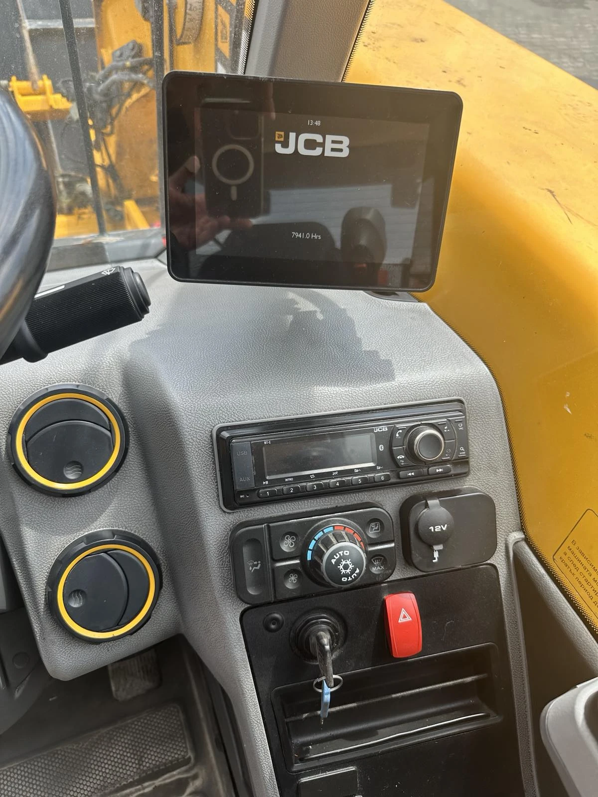Телескопични товарачи JCB 560-80 Industry PRO - изображение 5