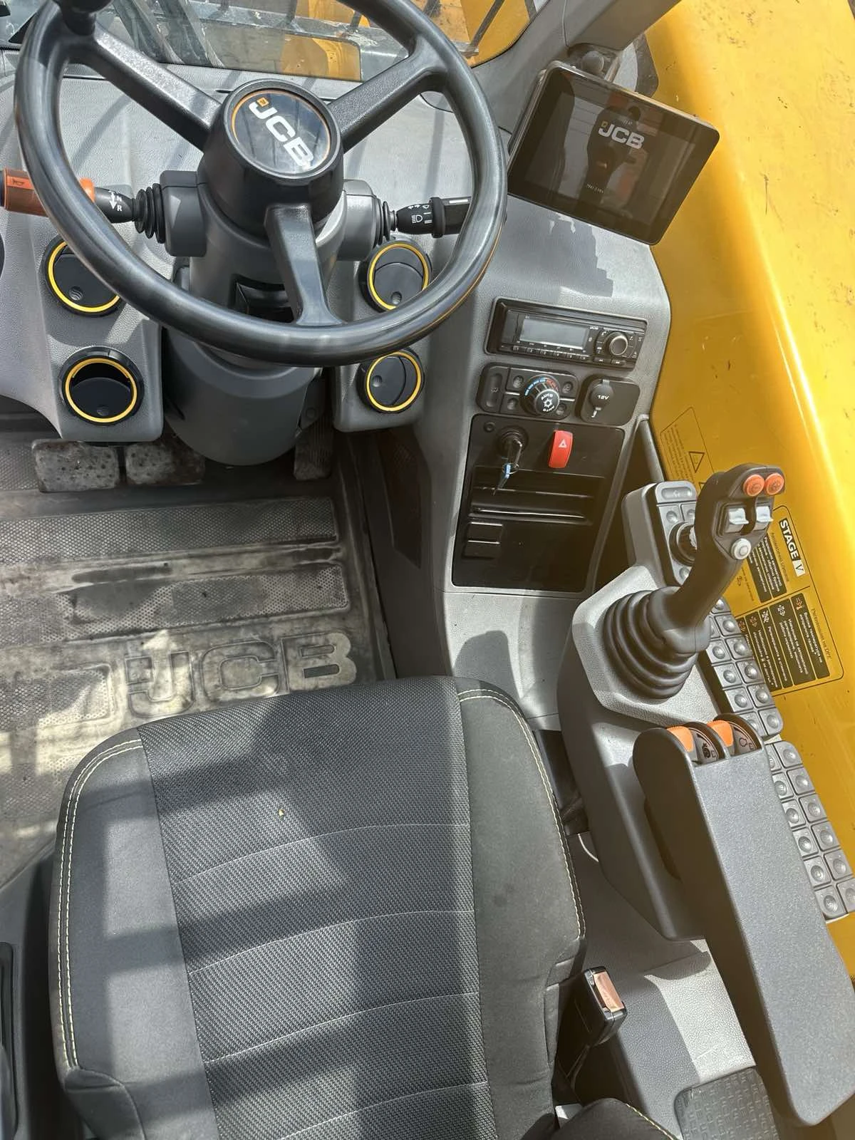 Телескопични товарачи JCB 560-80 Industry PRO - изображение 4