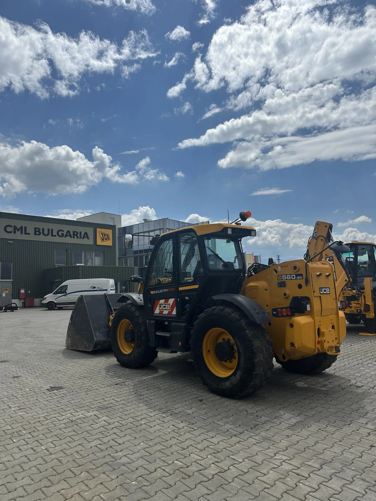 Телескопични товарачи JCB 560-80 Industry PRO - изображение 2