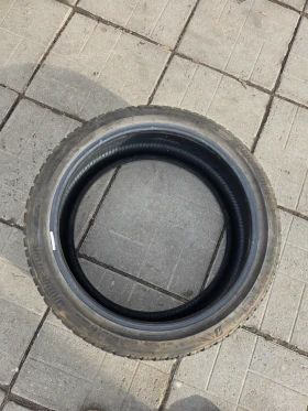 Гуми Зимни 225/40R19, снимка 3 - Гуми и джанти - 53224767
