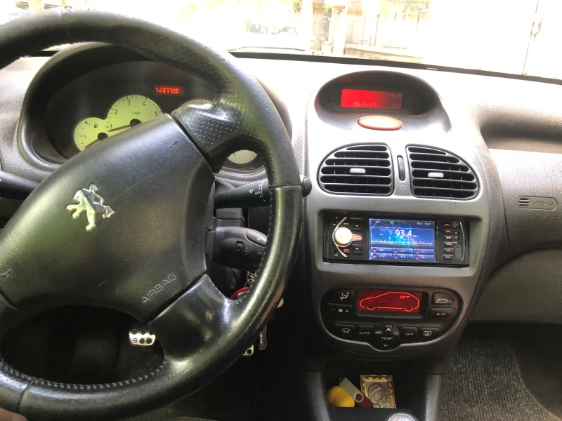 Peugeot 206 1.6i, снимка 2 - Автомобили и джипове - 47272083