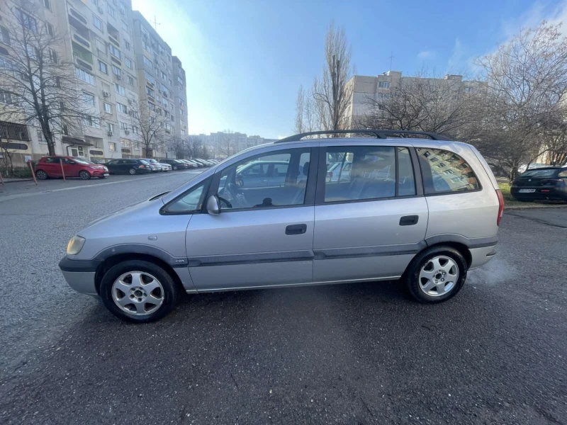 Opel Zafira 1.8 Газ-Бензин 7 местна, снимка 3 - Автомобили и джипове - 48283754