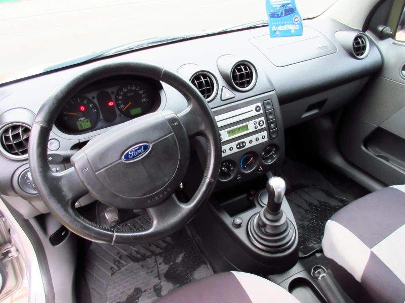 Ford Fiesta 1.4i, снимка 12 - Автомобили и джипове - 52858234