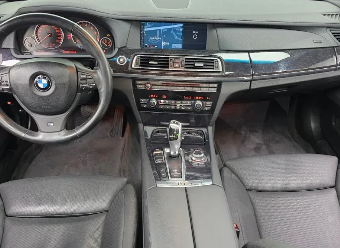 BMW 750 M Sport - изображение 6