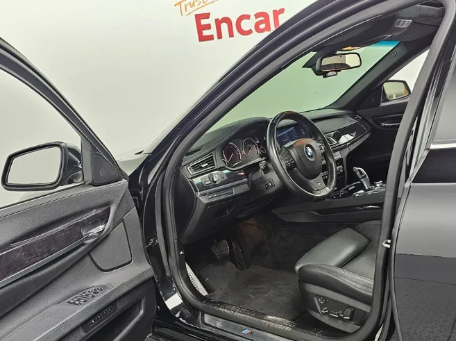 BMW 750 M Sport - изображение 9