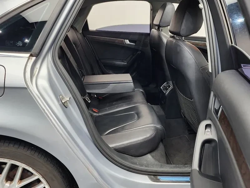 Audi A4 2.0 TDI Quattro, снимка 12 - Автомобили и джипове - 55009824