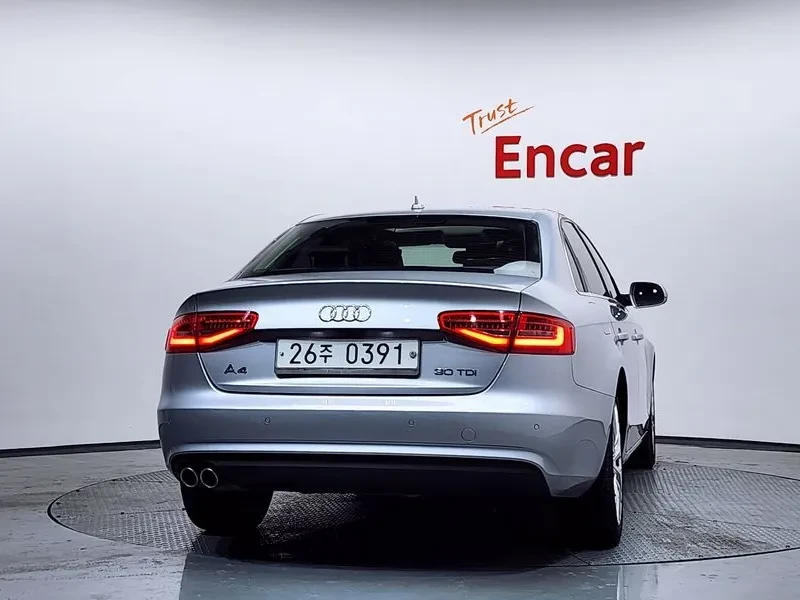 Audi A4 2.0 TDI Quattro, снимка 4 - Автомобили и джипове - 55009824