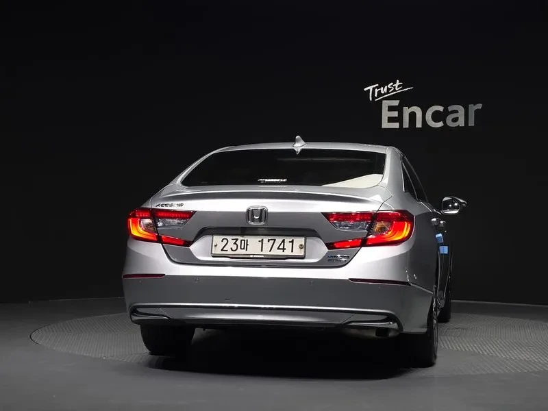 Honda Accord 2.0 Hybrid - САМО 30% АВАНС!, снимка 8 - Автомобили и джипове - 55936568
