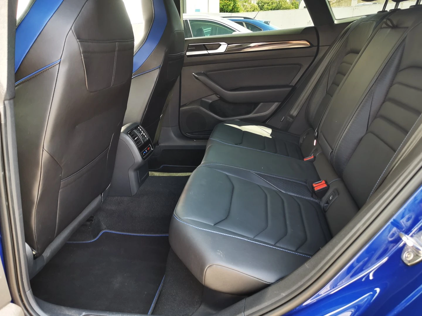 VW Arteon R 2.0 TSI OPF 4MOTION - изображение 7