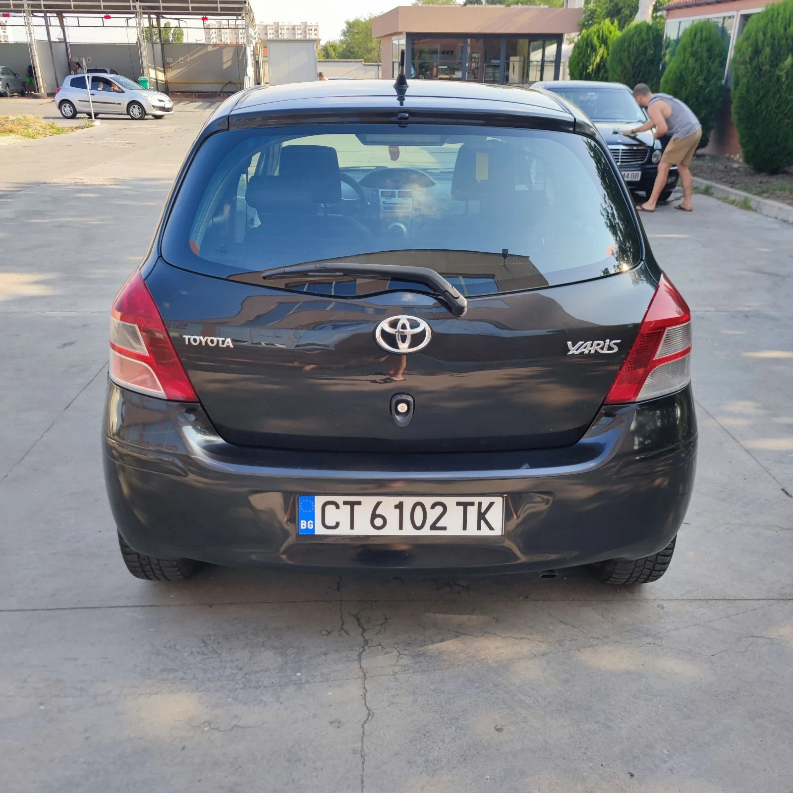 Toyota Yaris 1.4 - изображение 8