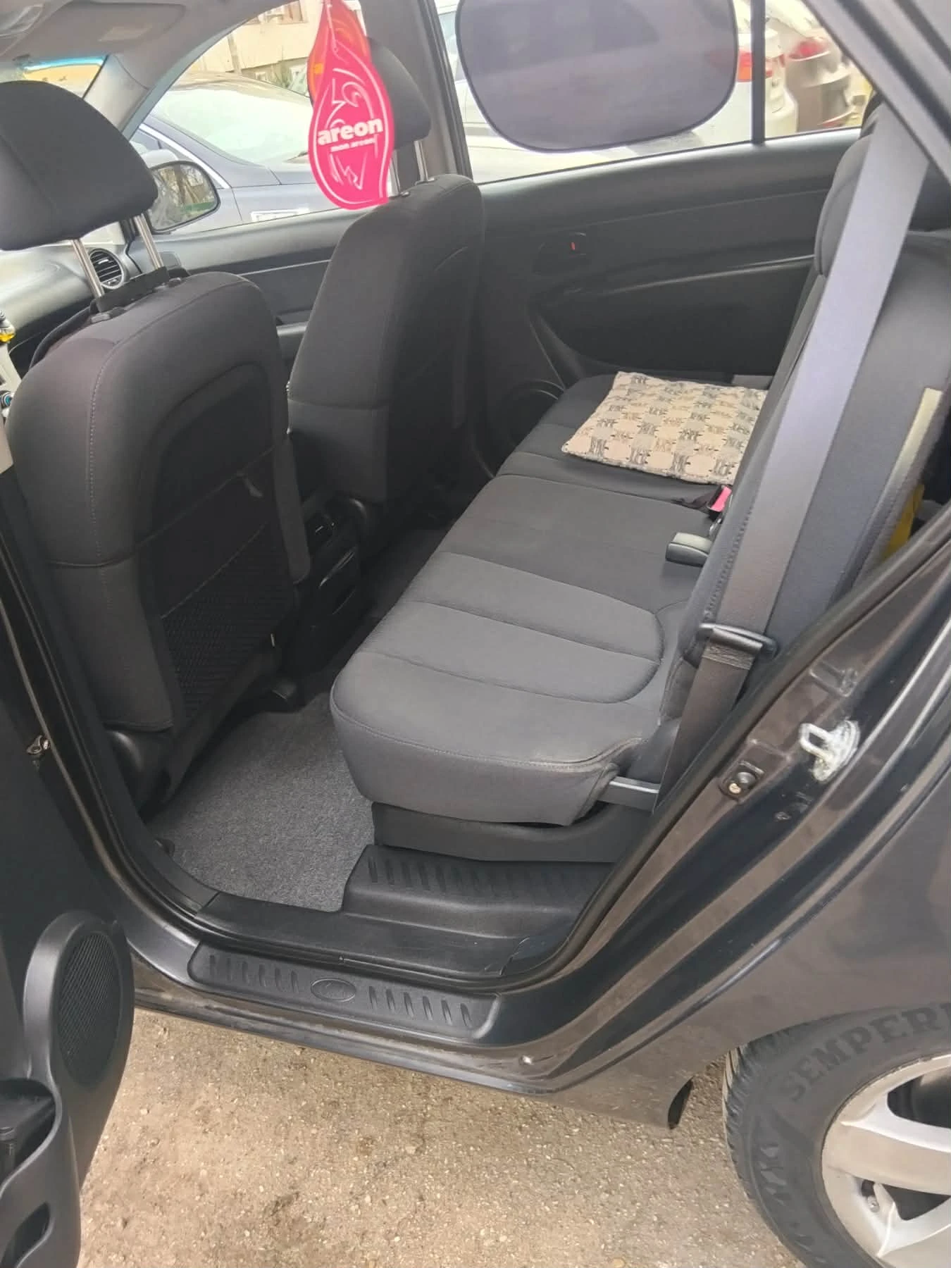 Kia Carens 2.0, снимка 14 - Автомобили и джипове - 53712584