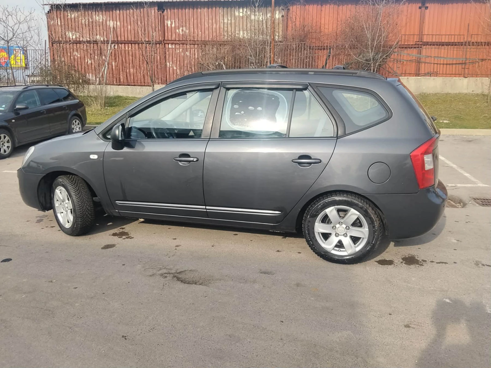 Kia Carens 2.0, снимка 7 - Автомобили и джипове - 53712584