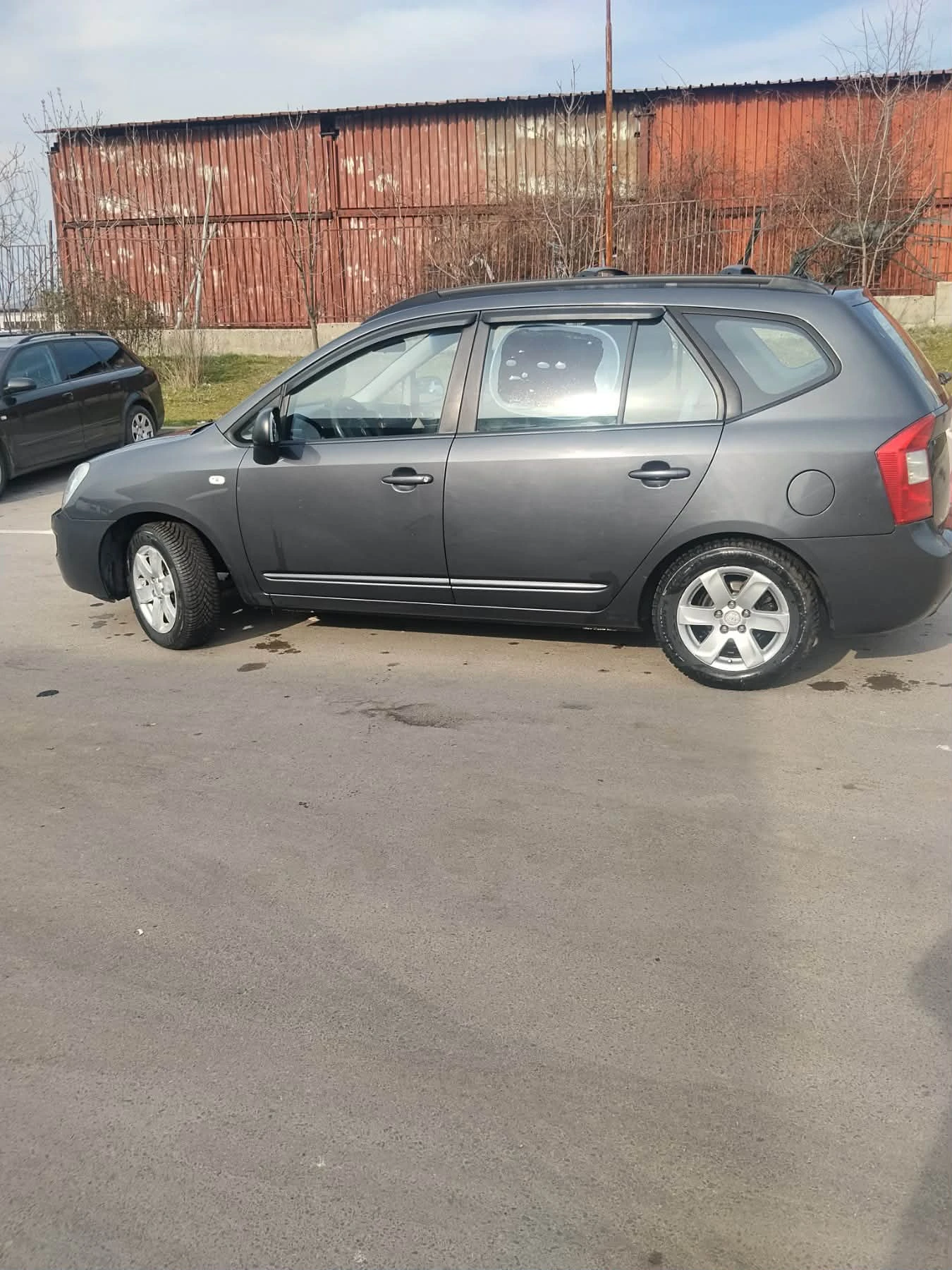 Kia Carens 2.0, снимка 5 - Автомобили и джипове - 53712584