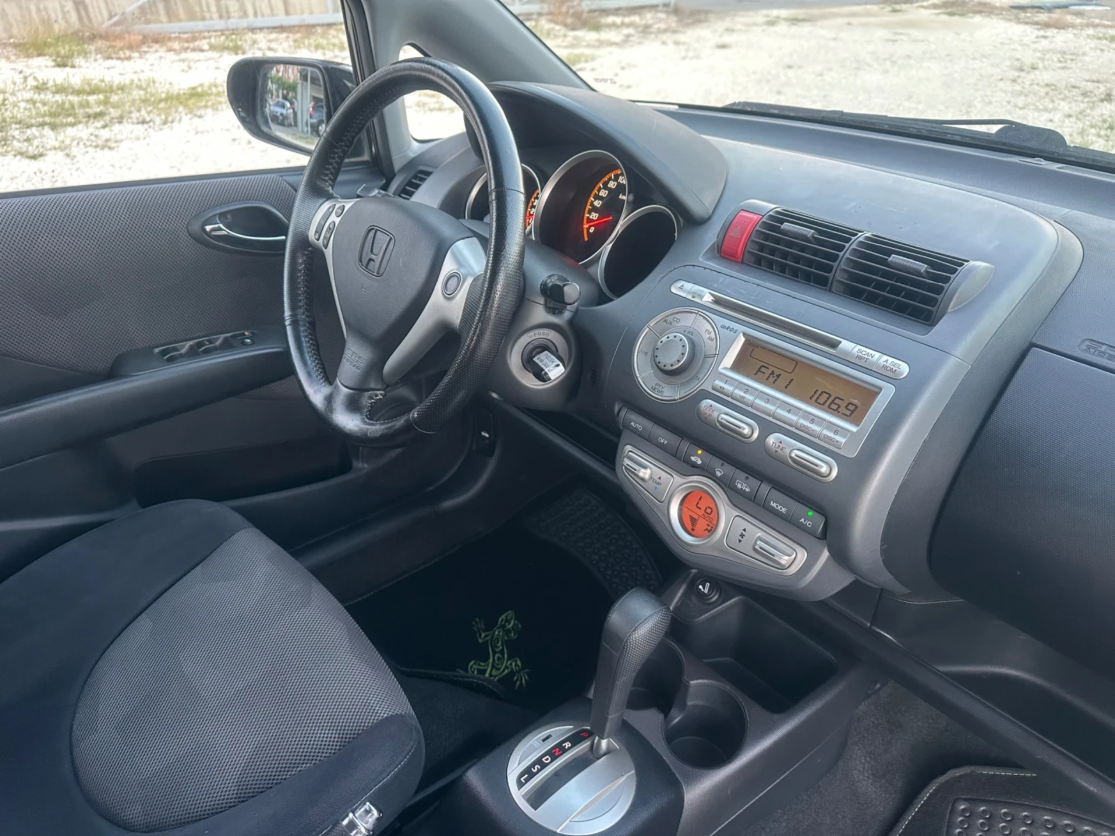 Honda Jazz 1.4/AUTOMAT//SPORT//FACELIFT//, снимка 13 - Автомобили и джипове - 54704207