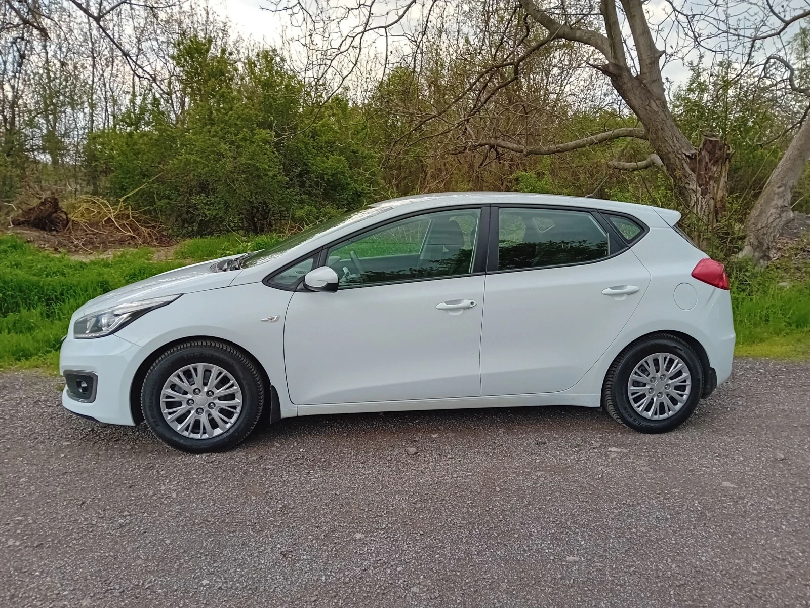 Kia Ceed 1.6 БЕНЗИН, снимка 4 - Автомобили и джипове - 54752149