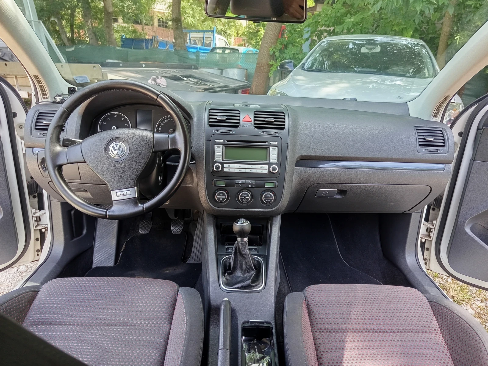 VW Golf 1.4turbo, снимка 8 - Автомобили и джипове - 54843227