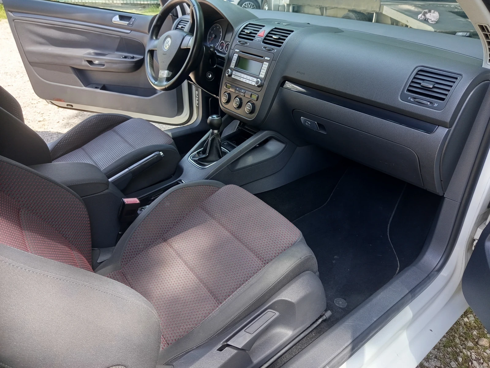 VW Golf 1.4turbo, снимка 13 - Автомобили и джипове - 54843227