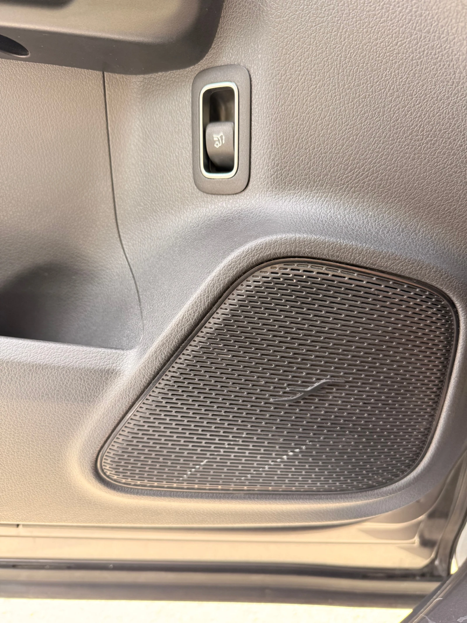 Mercedes-Benz EQB 350 4Matic/AMG/BURMESTER/DISTRONIC PLUS/4M/360, снимка 13 - Автомобили и джипове - 54862213