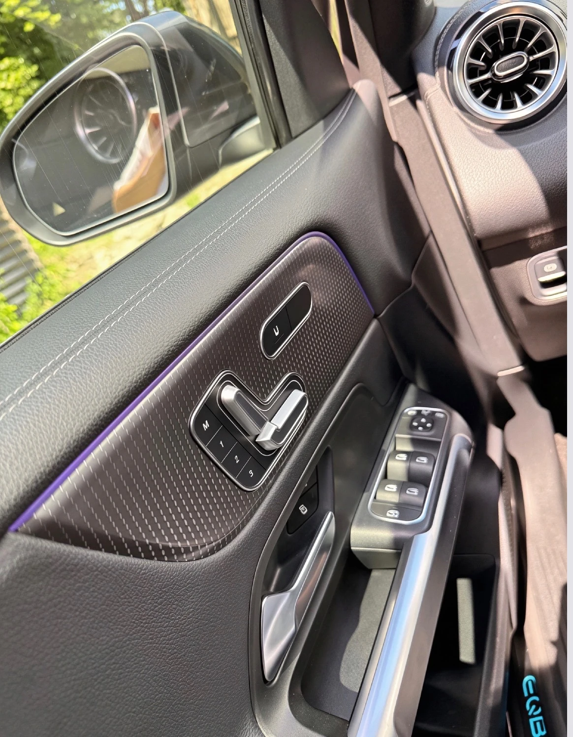 Mercedes-Benz EQB 350 4Matic/AMG/BURMESTER/DISTRONIC PLUS/4M/360, снимка 7 - Автомобили и джипове - 54862213