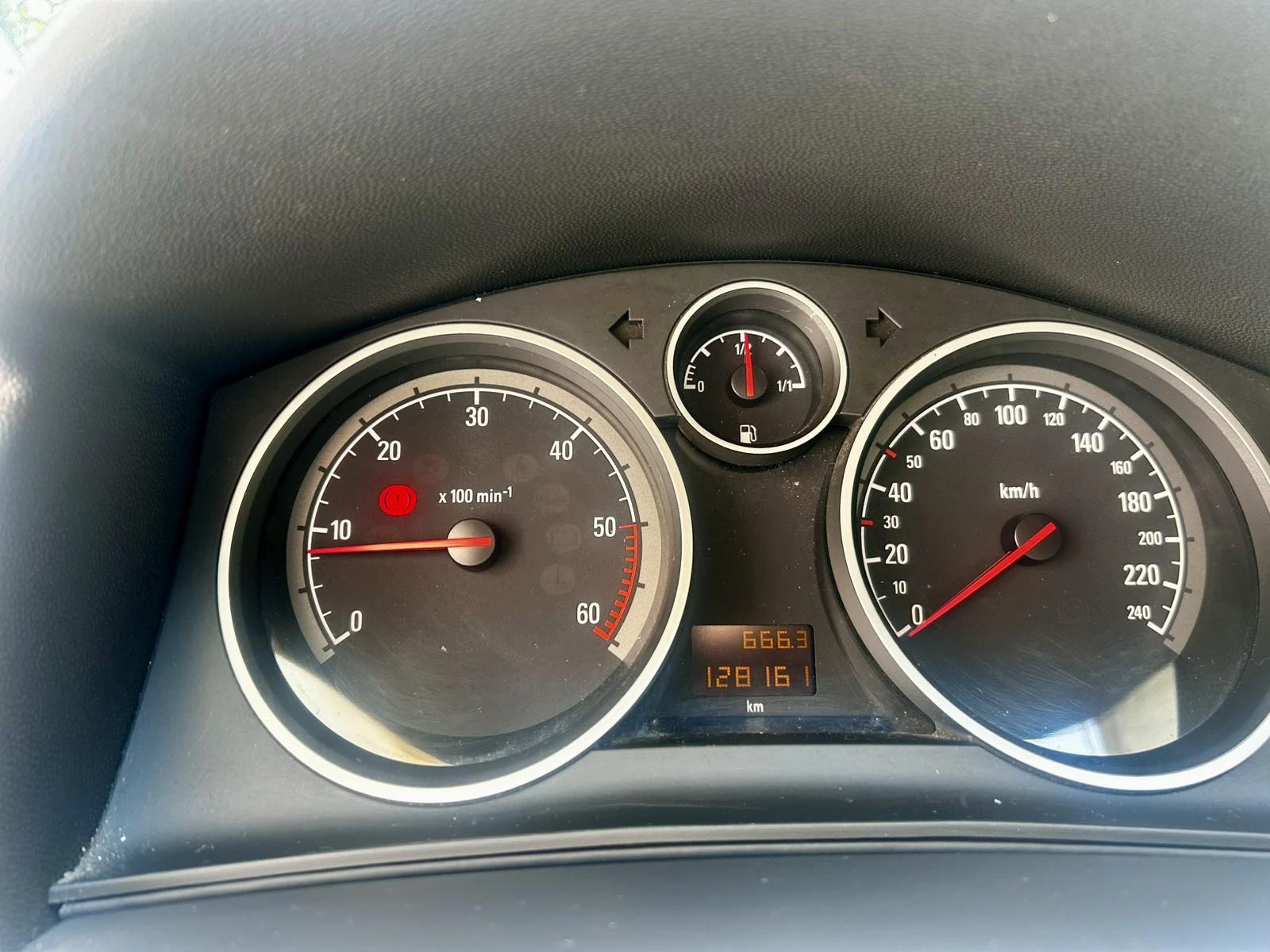 Opel Astra 1.7CDTI, снимка 8 - Автомобили и джипове - 55146192