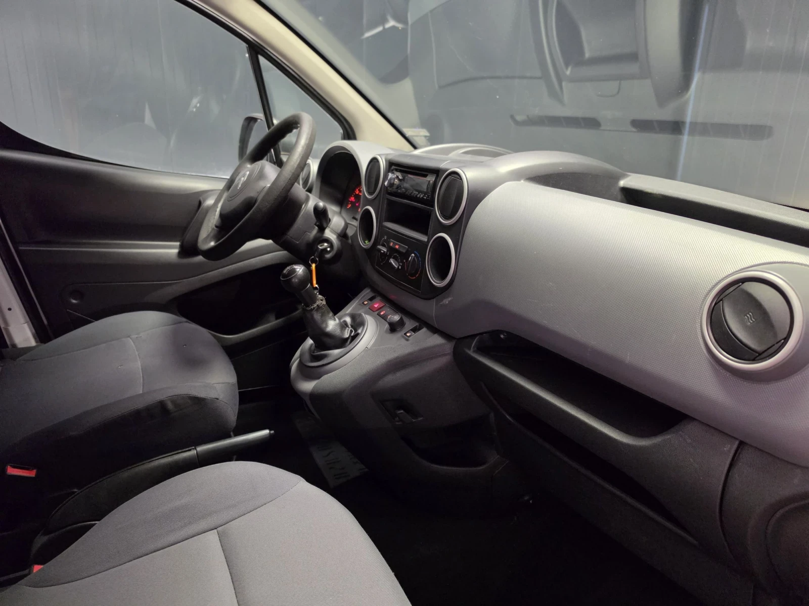 Citroen Berlingo 1.6HDI* 75к.с* КЛИМА* 2016г.* РЕГИСТРИРАН* , снимка 8 - Автомобили и джипове - 55207941
