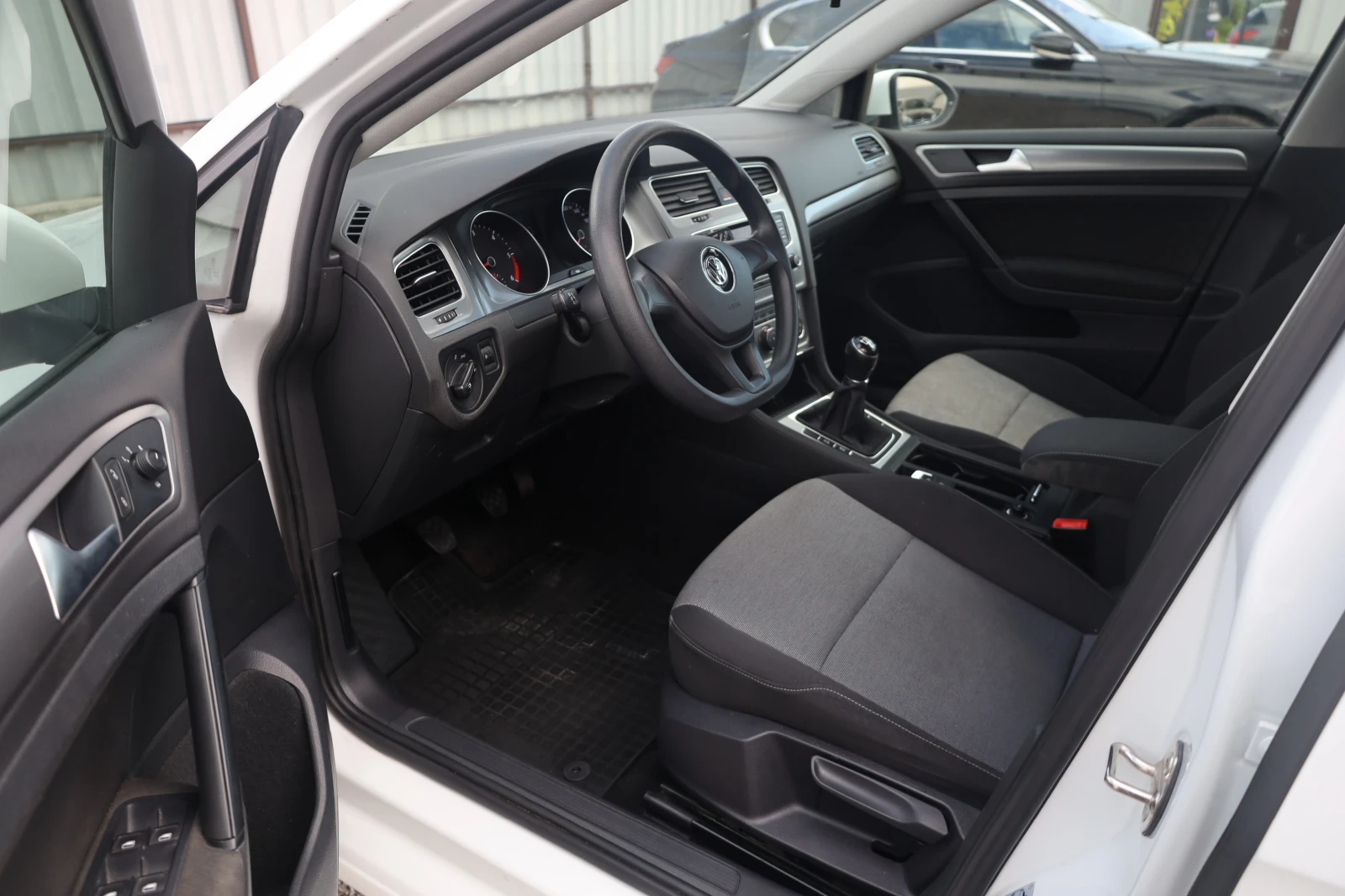 Volkswagen Golf 1.6TDI 4Motion Combi Klima StartStop AHK 6Sp