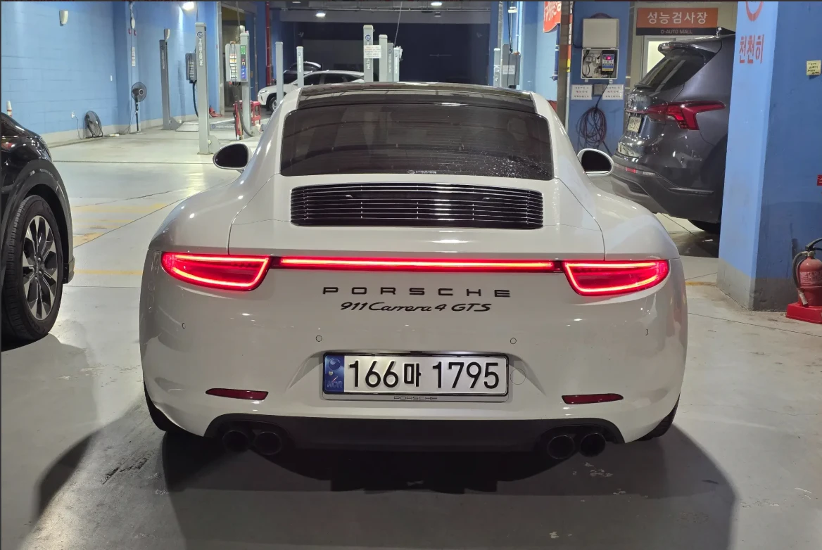 Porsche 911 CARRERA 4 GTS, снимка 2 - Автомобили и джипове - 55504969