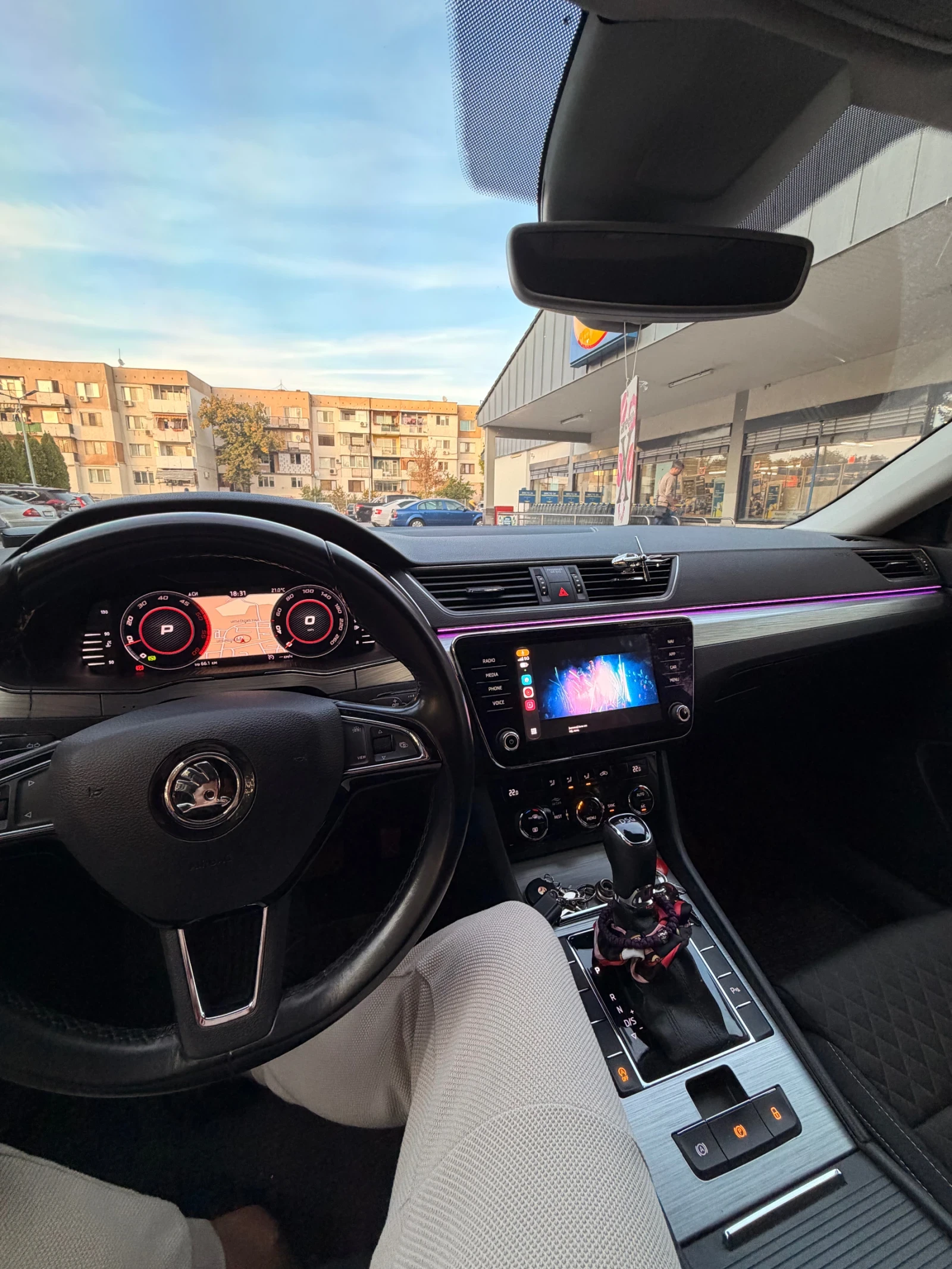Skoda Superb 2.0TDI* Keyless* DIGITAL, снимка 11 - Автомобили и джипове - 56433642